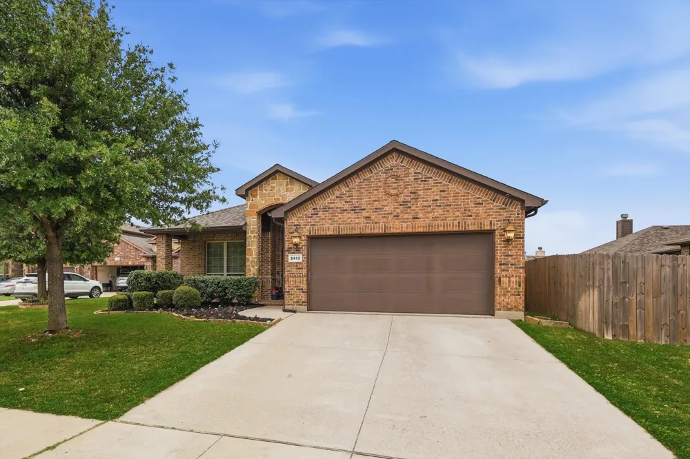 2432 Half Moon Bay Lane Fort Worth, TX 76177