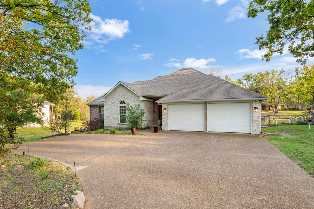 116 1st Oak Drive Enchanted Oaks, TX 75156