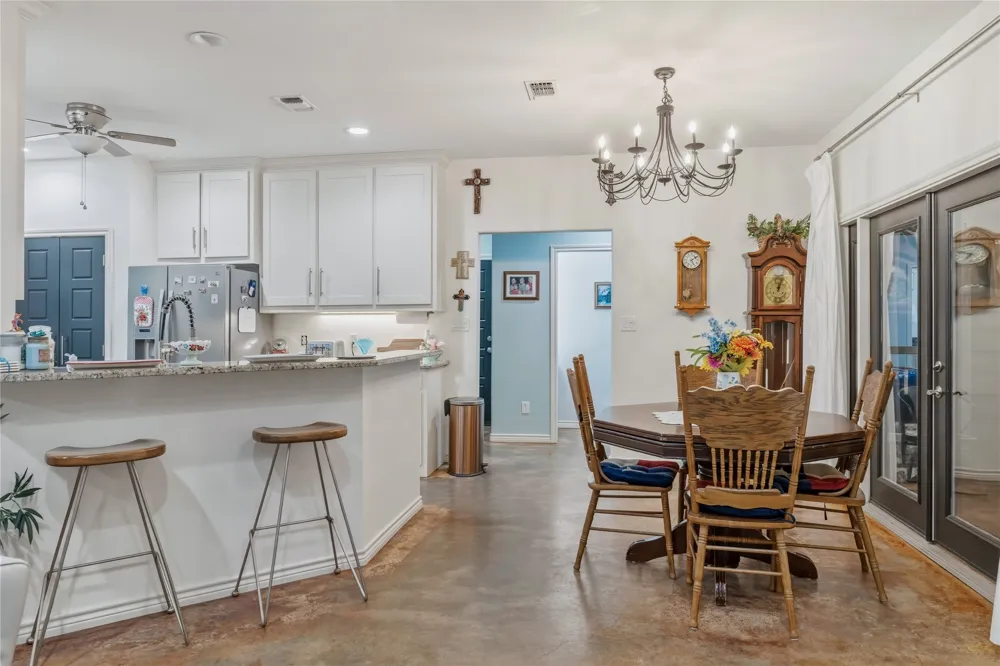 220 Rs County Road 4263 Emory, TX 75440