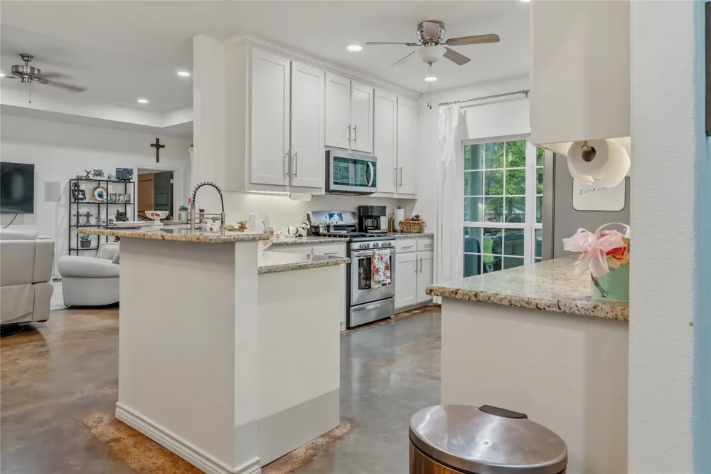 220 Rs County Road 4263 Emory, TX 75440