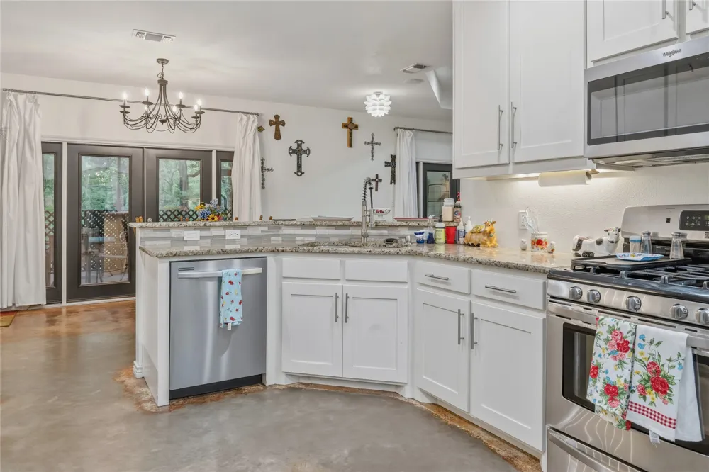220 Rs County Road 4263 Emory, TX 75440