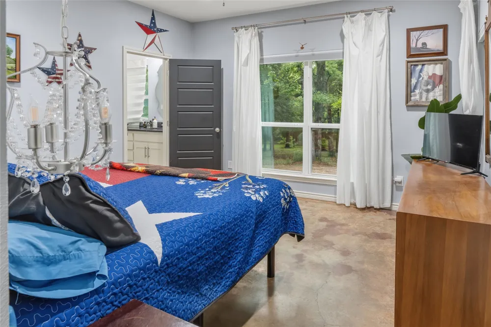 220 Rs County Road 4263 Emory, TX 75440