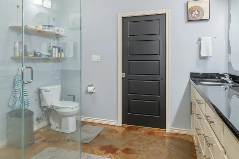 220 Rs County Road 4263 Emory, TX 75440