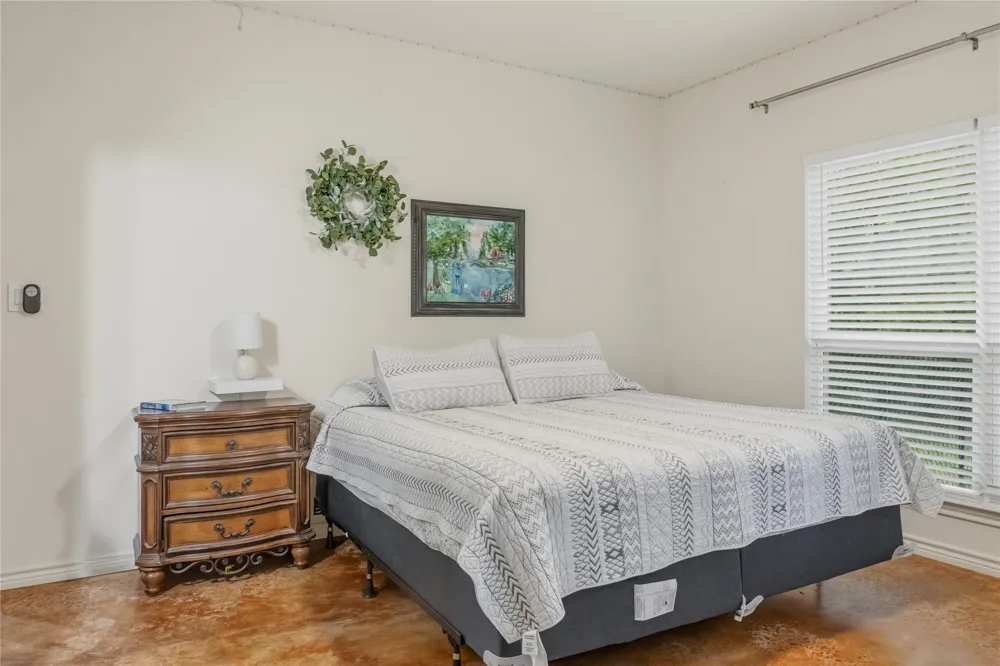220 Rs County Road 4263 Emory, TX 75440