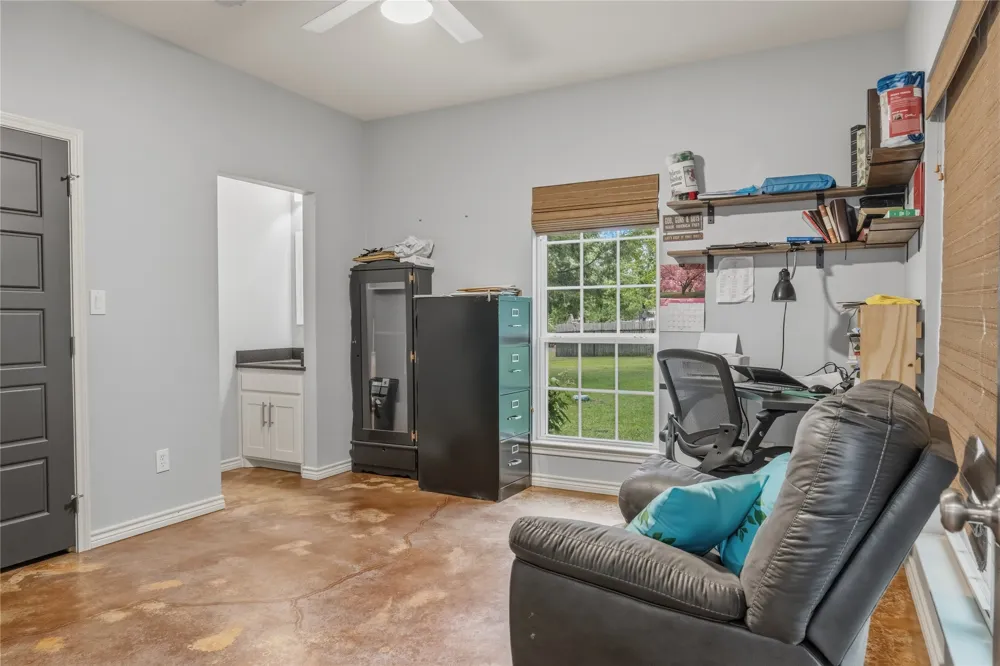 220 Rs County Road 4263 Emory, TX 75440