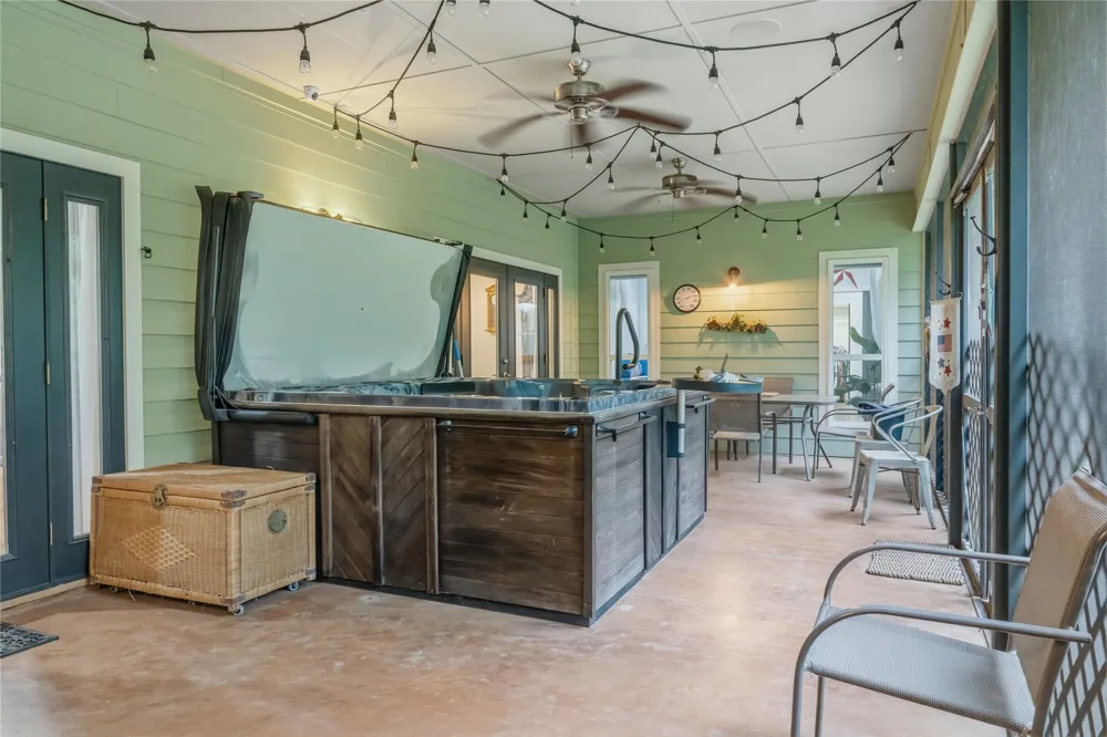 220 Rs County Road 4263 Emory, TX 75440