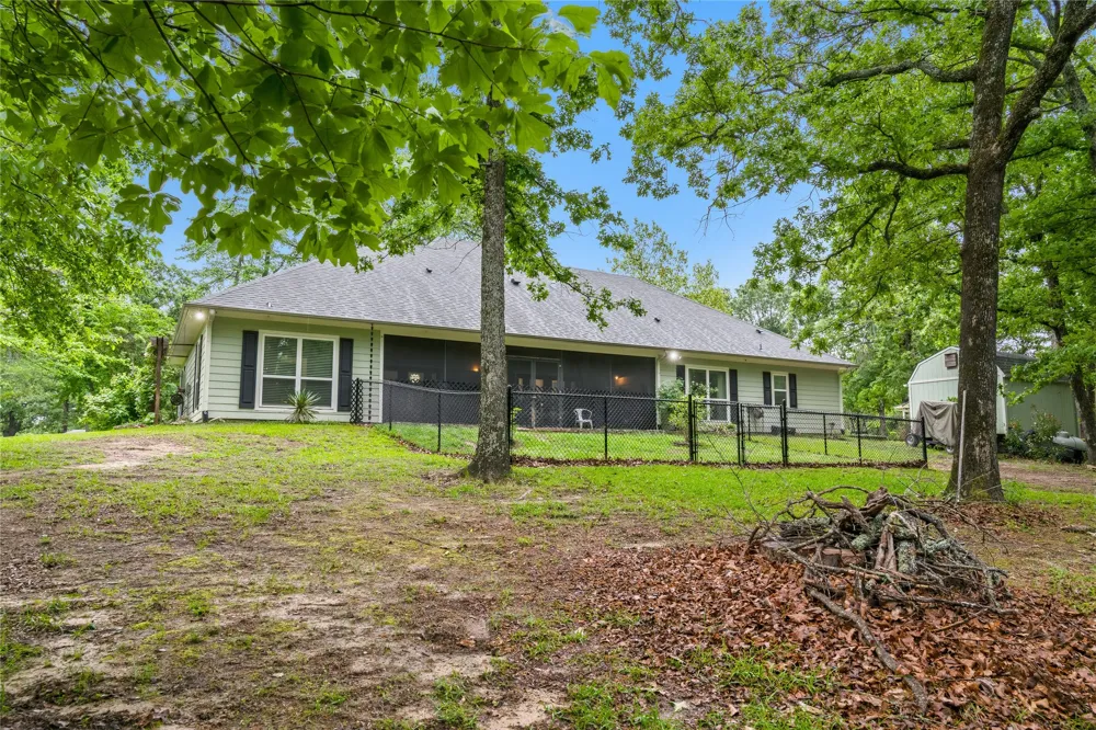 220 Rs County Road 4263 Emory, TX 75440