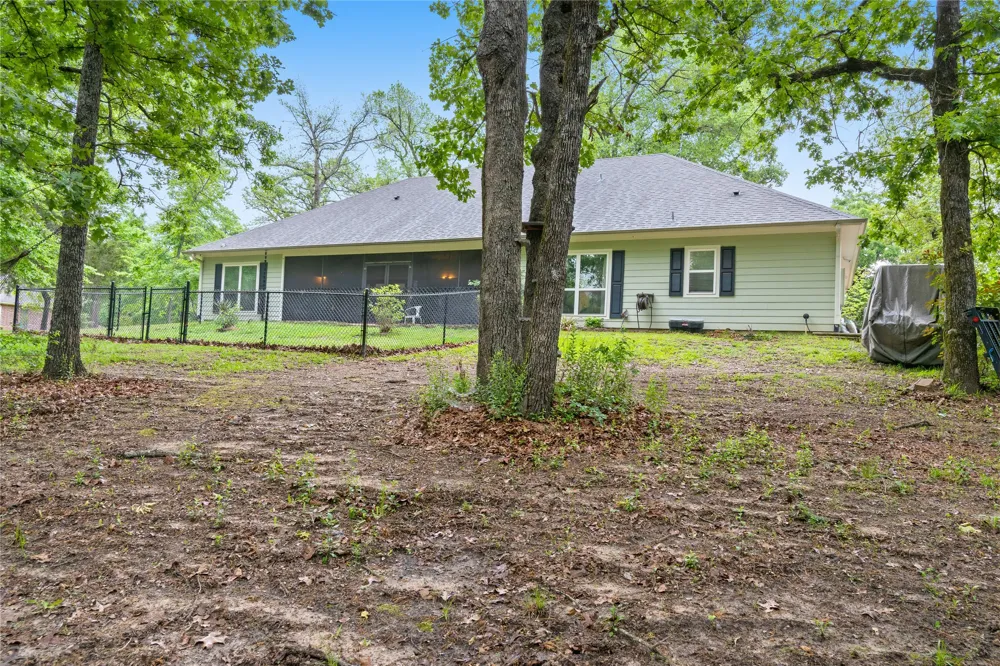 220 Rs County Road 4263 Emory, TX 75440