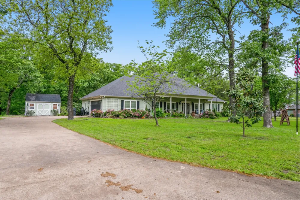220 Rs County Road 4263 Emory, TX 75440