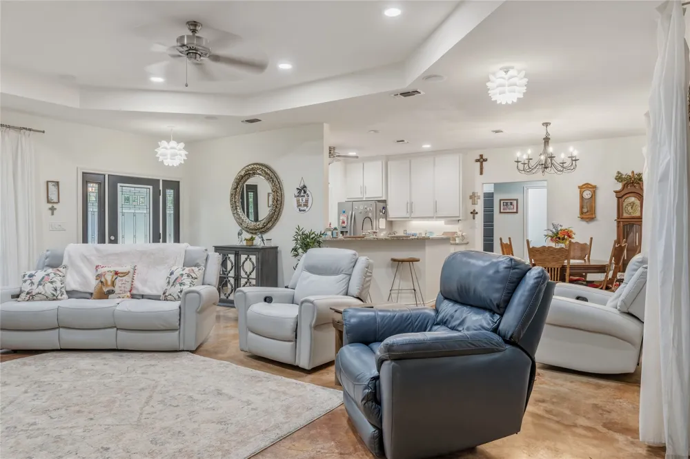 220 Rs County Road 4263 Emory, TX 75440
