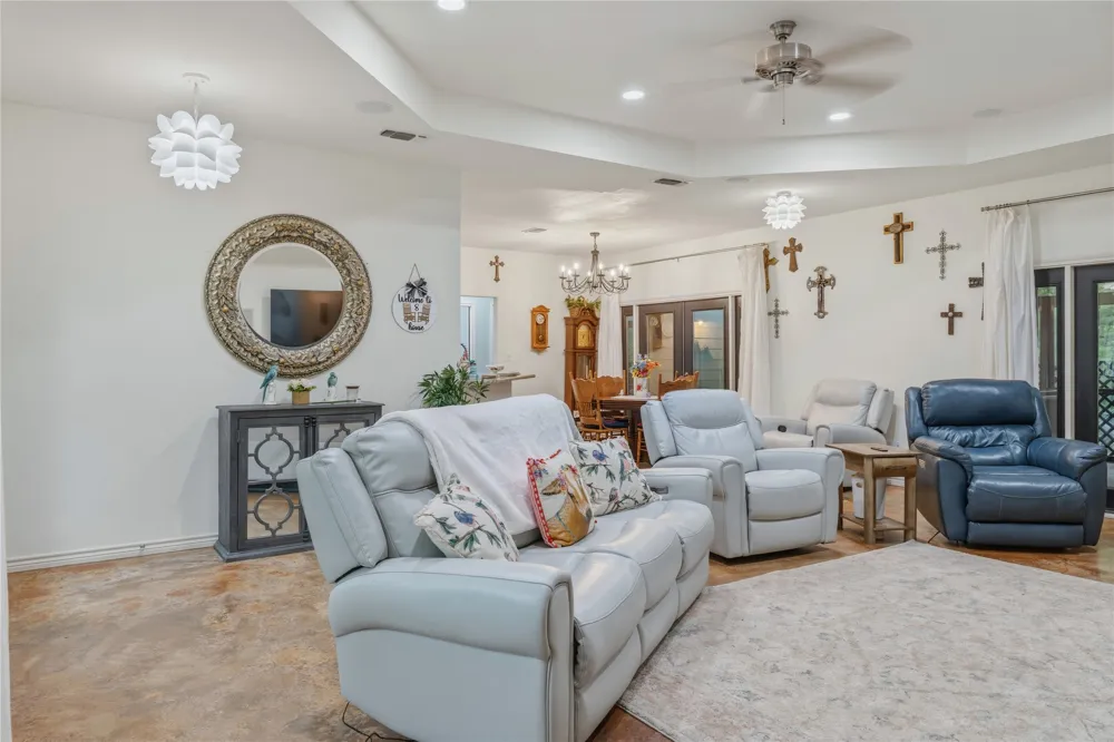 220 Rs County Road 4263 Emory, TX 75440