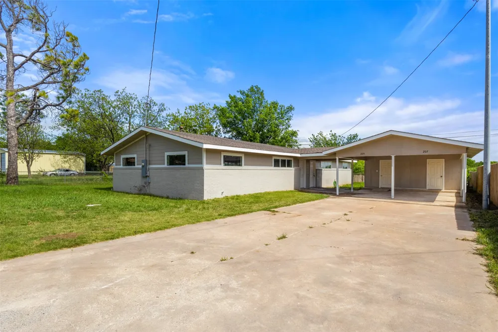 205 April Street Bowie, TX 76230