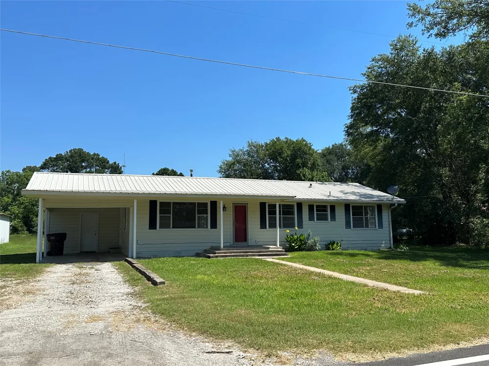 711 Clarksville Road Bogata, TX 75417