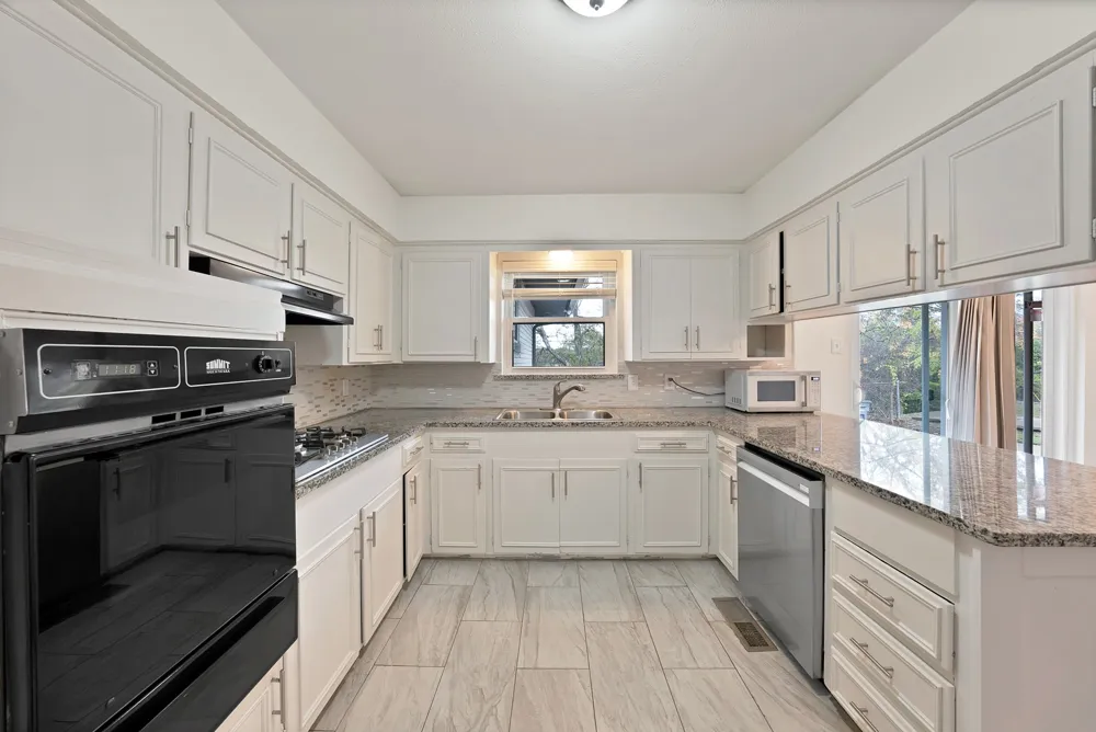 1205 Golden Trophy Drive Dallas, TX 75232