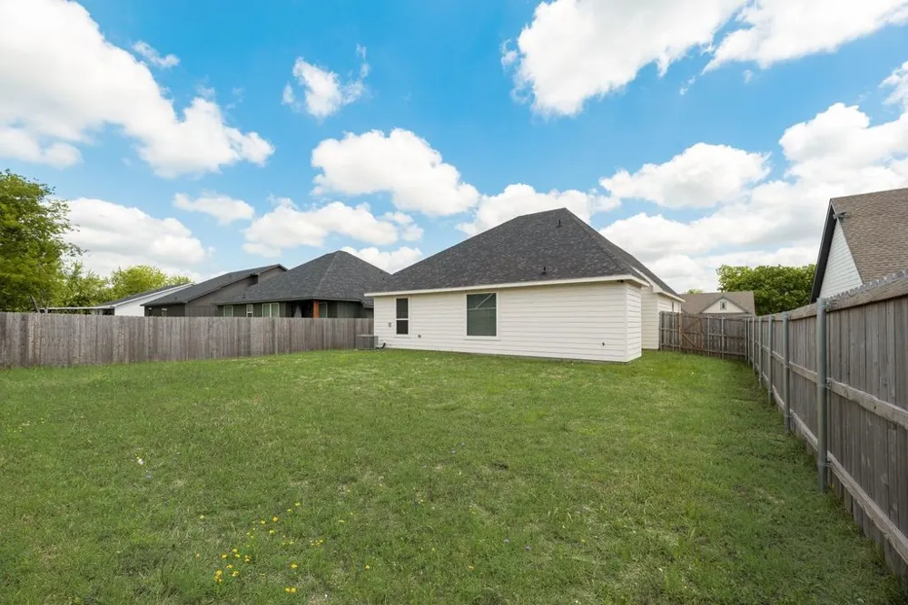 109 Vaughn Meadows Drive Tom Bean, TX 75491