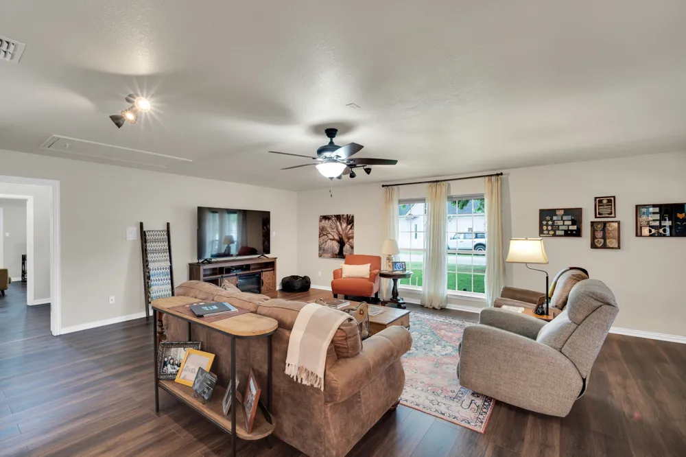 502 Main Street Maypearl, TX 76064