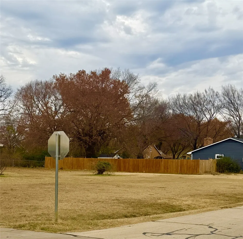 E North St Aubrey, TX 76227
