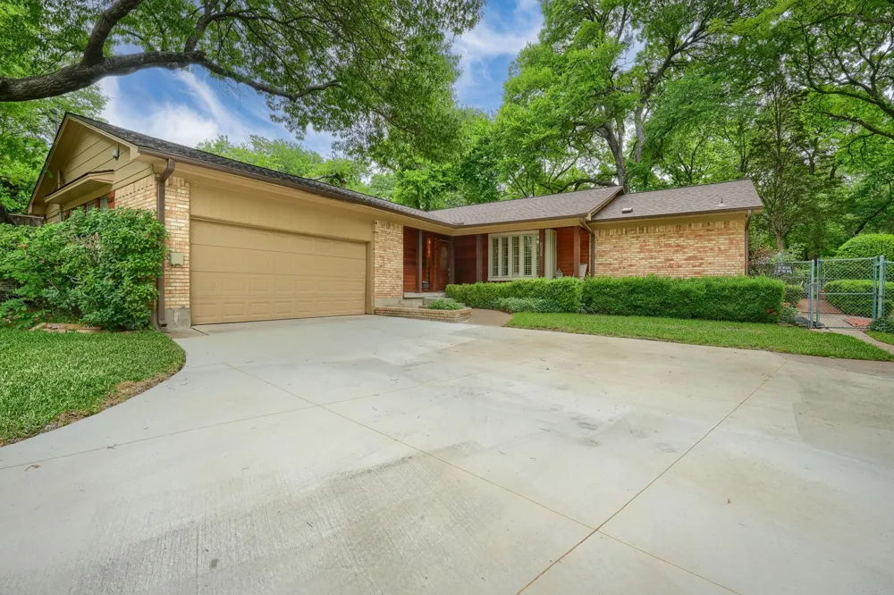 8226 Hunnicut Road Dallas, TX 75228