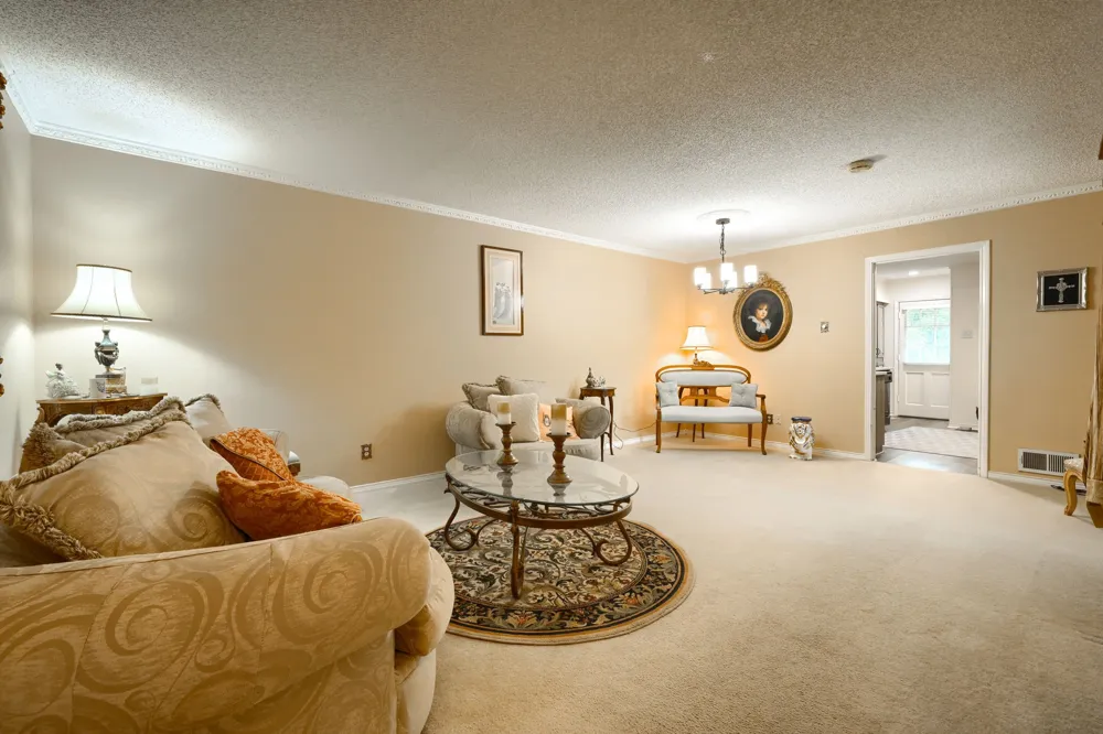 8226 Hunnicut Road Dallas, TX 75228