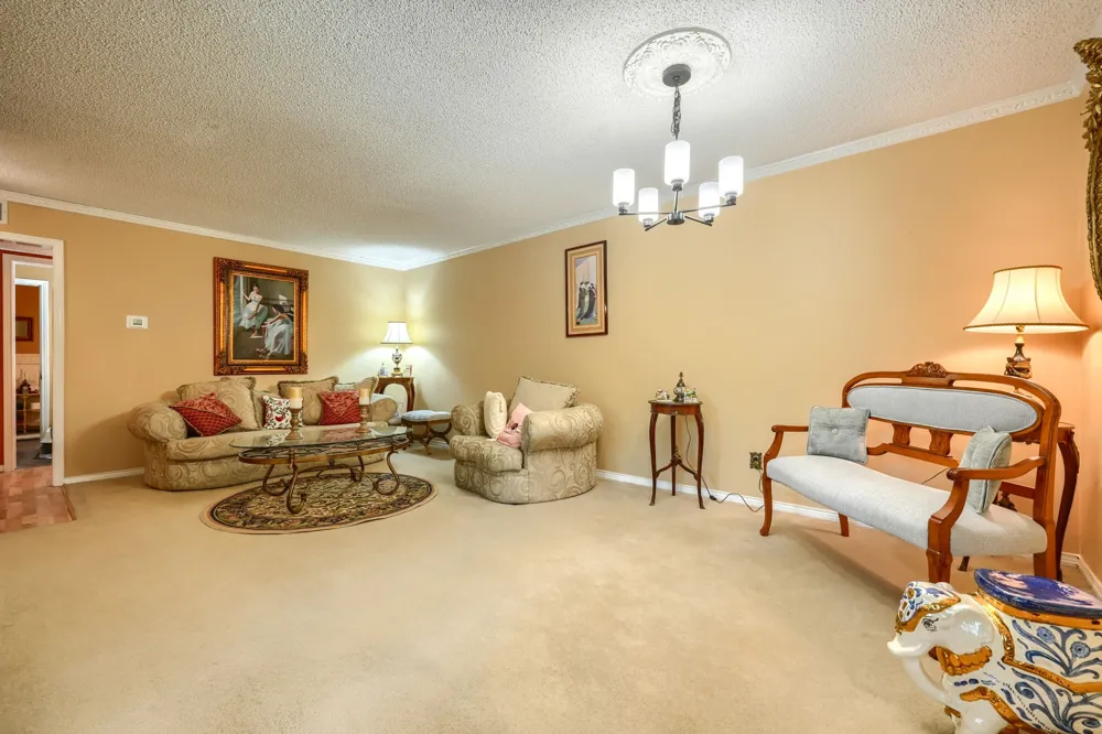 8226 Hunnicut Road Dallas, TX 75228
