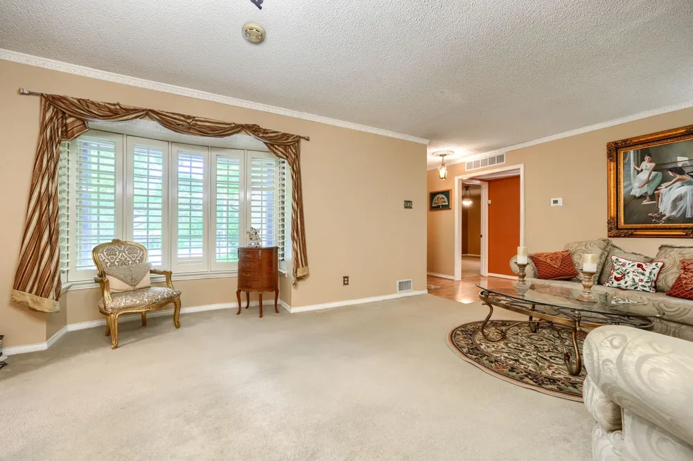 8226 Hunnicut Road Dallas, TX 75228