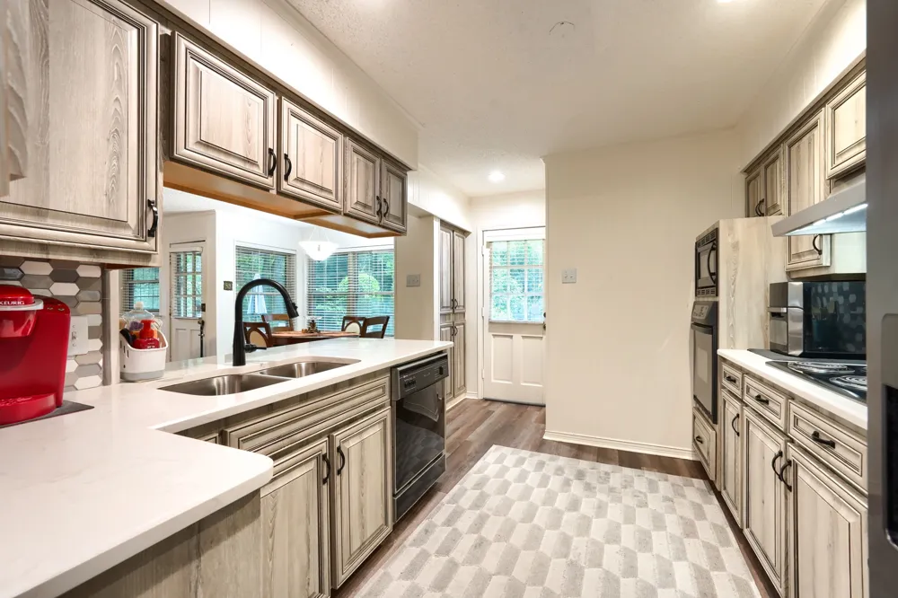8226 Hunnicut Road Dallas, TX 75228