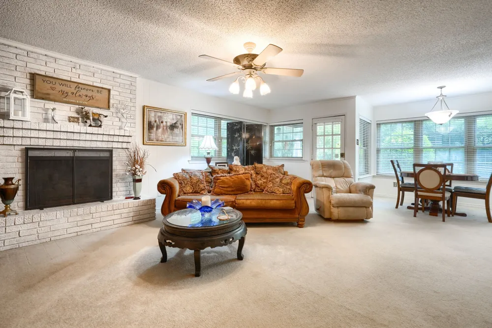 8226 Hunnicut Road Dallas, TX 75228