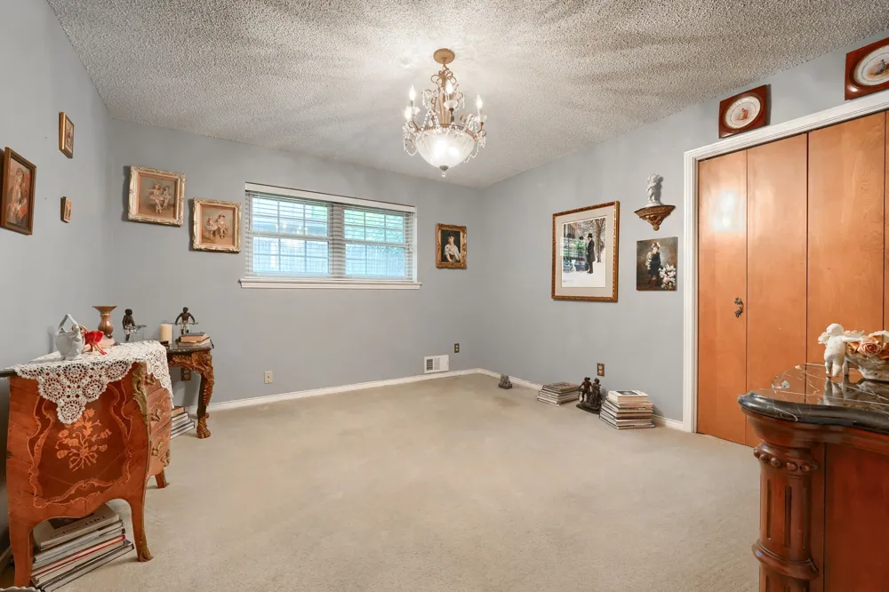 8226 Hunnicut Road Dallas, TX 75228