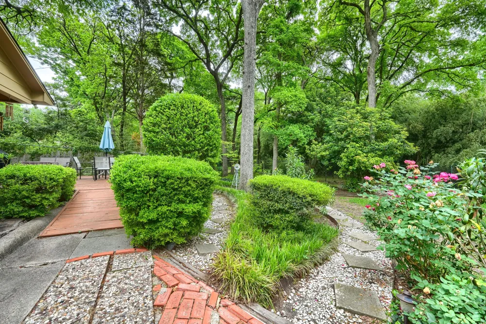 8226 Hunnicut Road Dallas, TX 75228