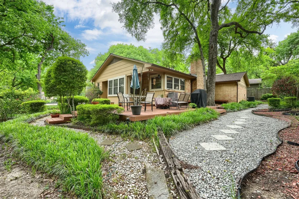 8226 Hunnicut Road Dallas, TX 75228