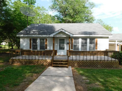 105 NW 2nd