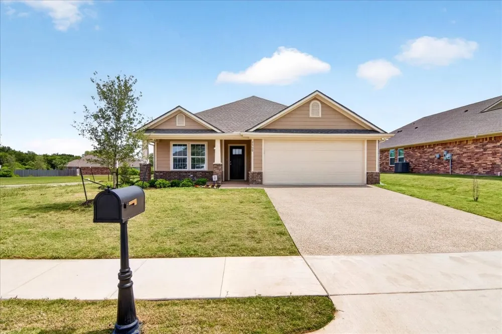 2509 Yoder Lane Robinson, TX 76706