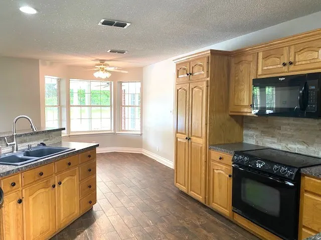 11466 St Hwy 31 E Murchison, TX 75778