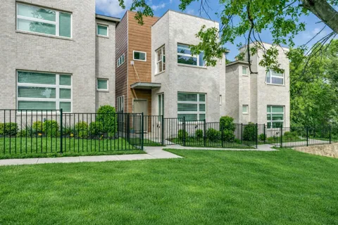 326 Oakbend Drive #16