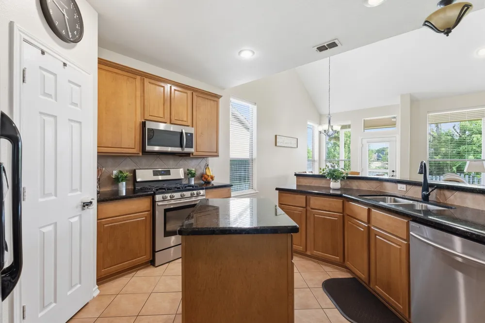 1907 Silver Cove Whitehouse, TX 75791