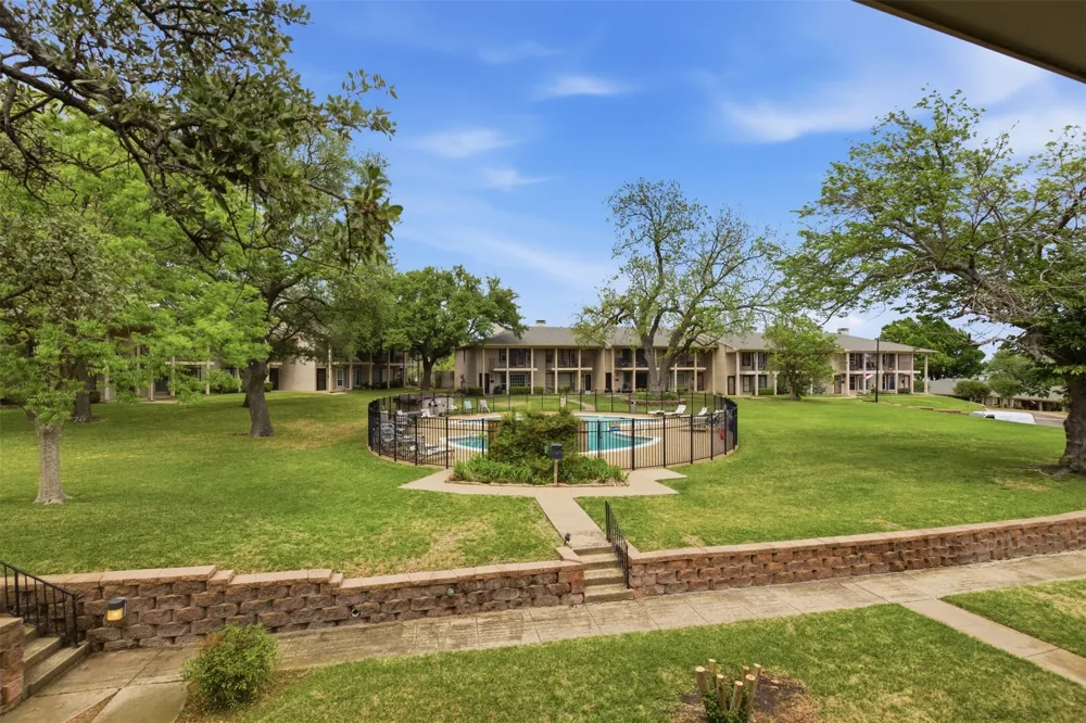 5852 Marina Drive #21 Garland, TX 75043
