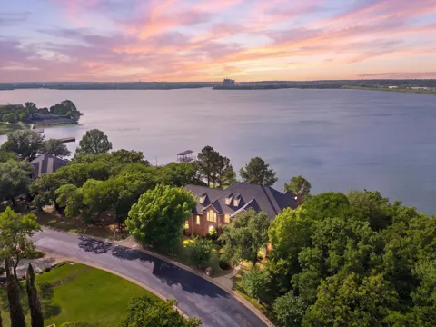 5815 Bay Club Drive