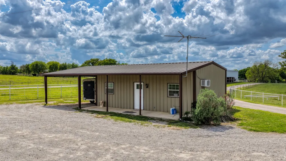 303 Private Road 3365 Boyd, TX 76023