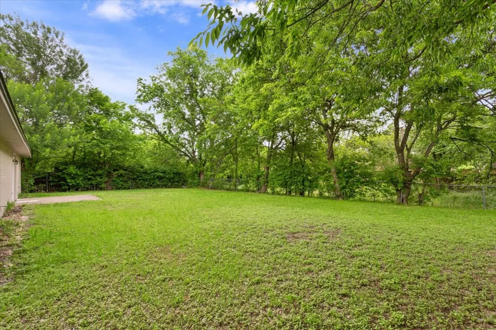 329 Applewood Lane Hewitt, TX 76643