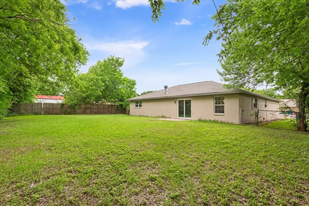 329 Applewood Lane Hewitt, TX 76643