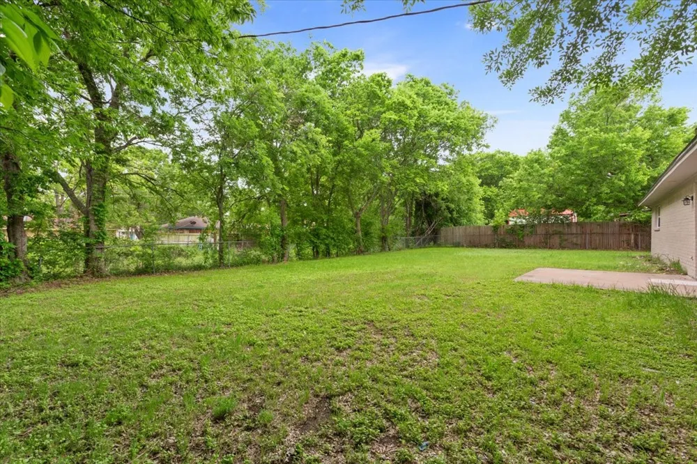 329 Applewood Lane Hewitt, TX 76643