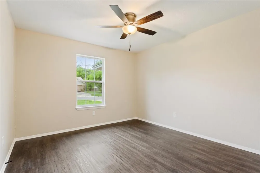 329 Applewood Lane Hewitt, TX 76643