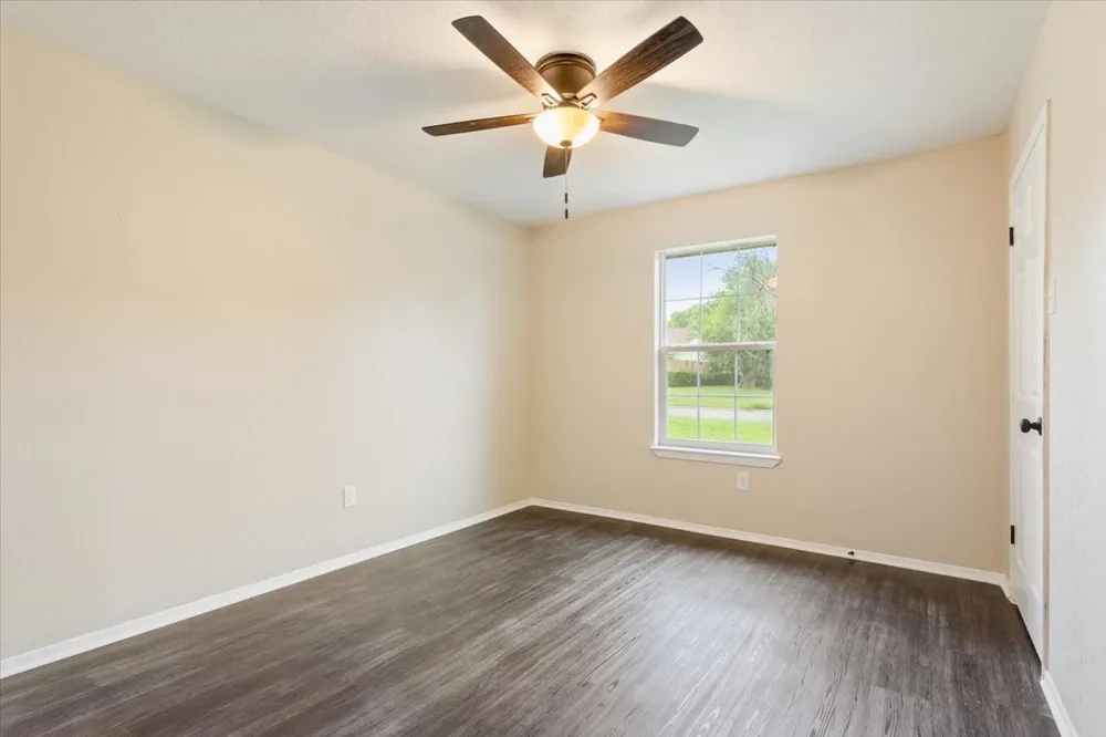 329 Applewood Lane Hewitt, TX 76643