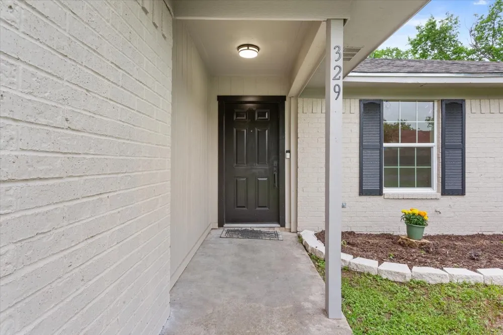 329 Applewood Lane Hewitt, TX 76643