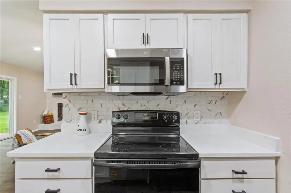 329 Applewood Lane Hewitt, TX 76643