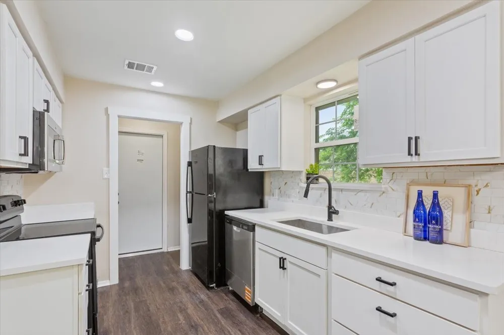 329 Applewood Lane Hewitt, TX 76643
