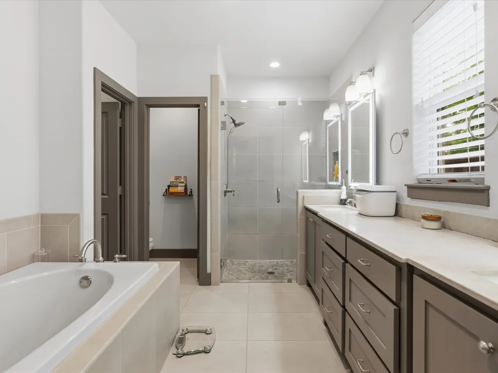 2965 Eric Lane Farmers Branch, TX 75234
