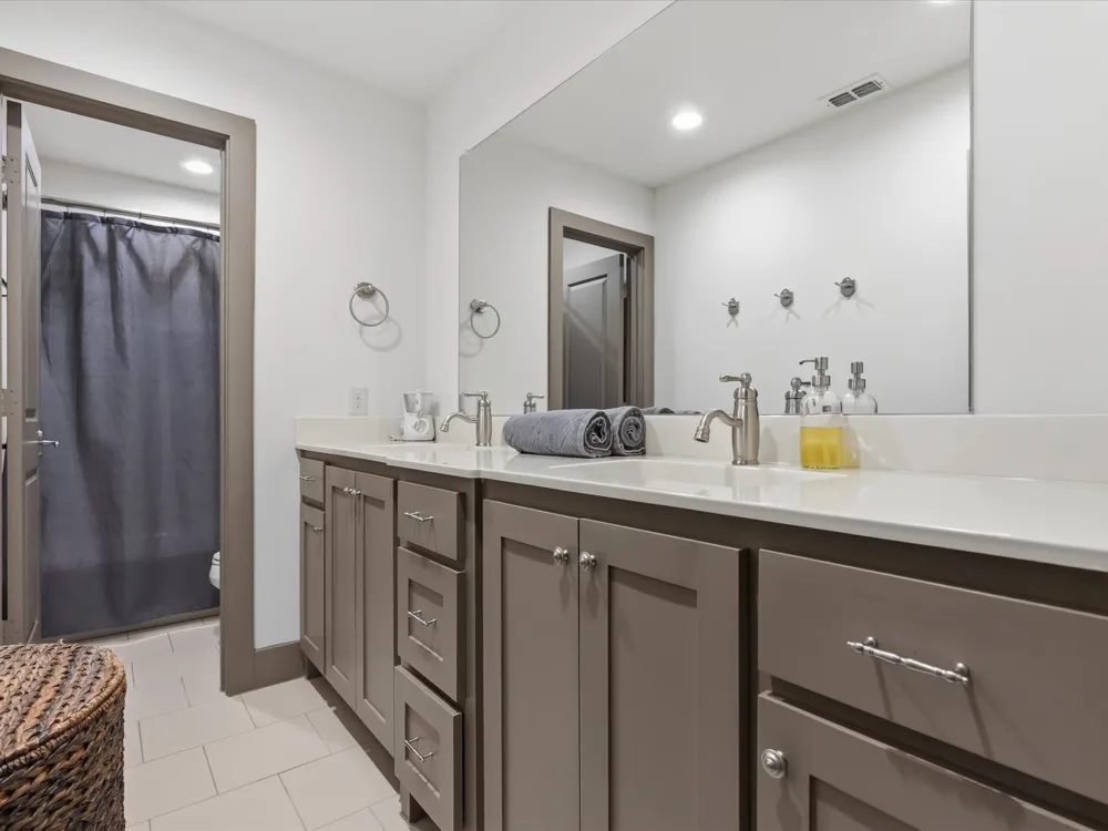 2965 Eric Lane Farmers Branch, TX 75234
