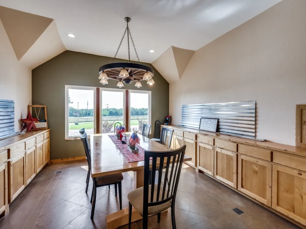 2250 Morrow Road Valley View, TX 76272