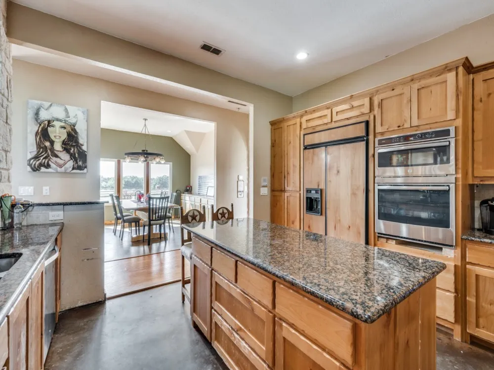 2250 Morrow Road Valley View, TX 76272